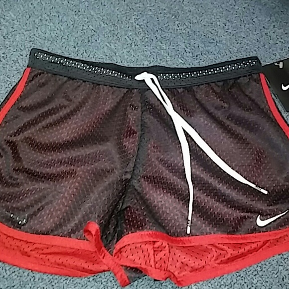 Nike black/red Reversable Shorts - Picture 2 of 2