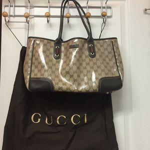 Gucci patent leather material hand/shoulder bag