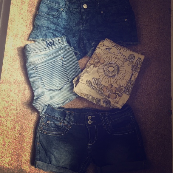 Bundle of Shorts - Picture 1 of 3