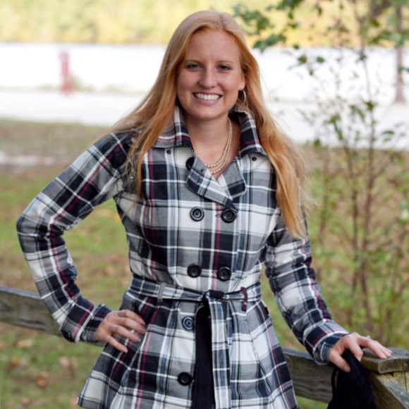 Meet your Posher, Aleshia - Picture 2 of 2