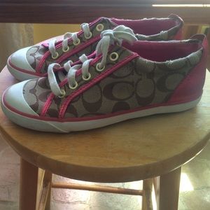 AUTHENTIC  Coach sneaker w/ metallic pink detail