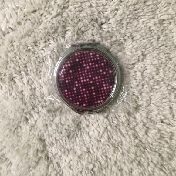 Compact mirror