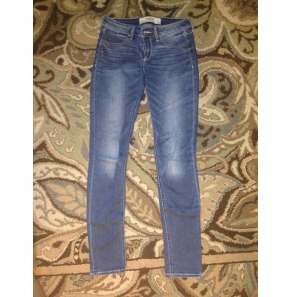 Medium Wash Abercrombie Jegging