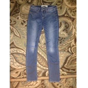 Medium Wash Abercrombie Jegging
