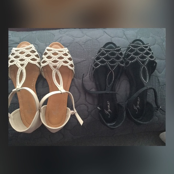 Flat sandals
