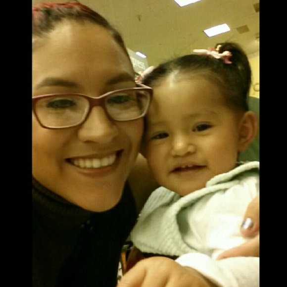 Meet your Poshers, The Rendon girls - Picture 2 of 4