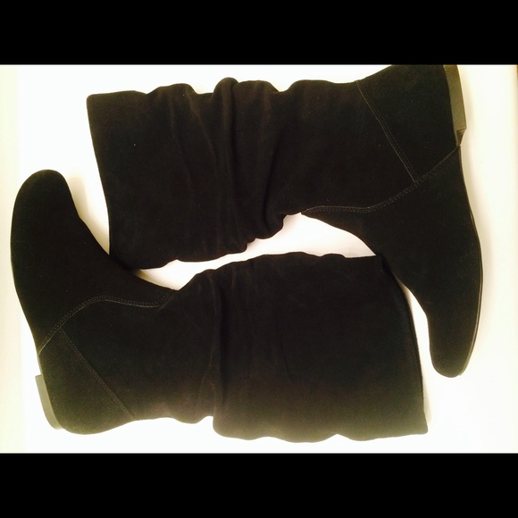 LIKE NEW Suede Black Boots