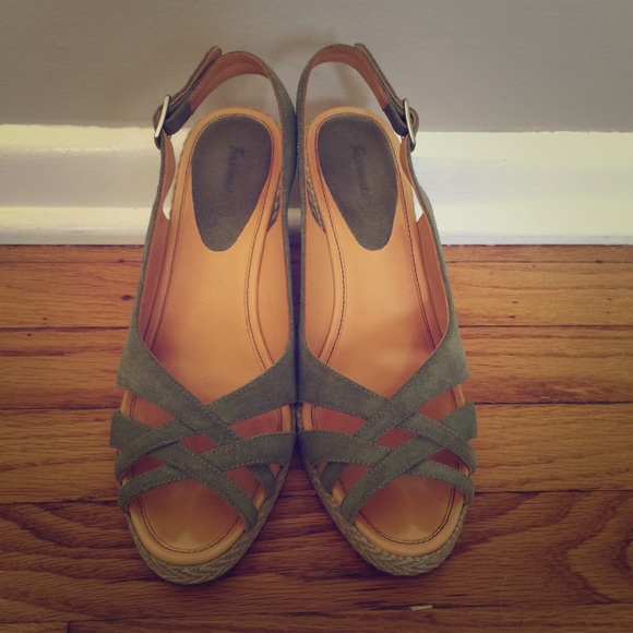 Faconnable green wedges