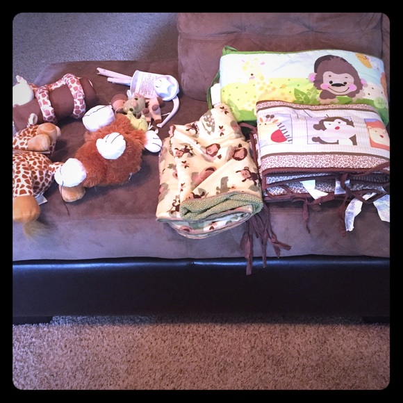 🚫DONATED🚫2 safari themed bedding plus mobile - Picture 1 of 4