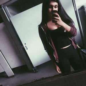 Meet your Posher, Chloe