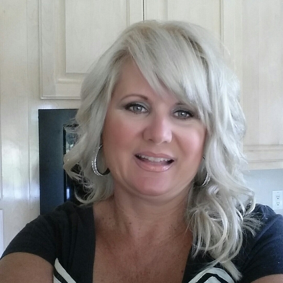 Meet your Posher, Carla - Picture 1 of 1