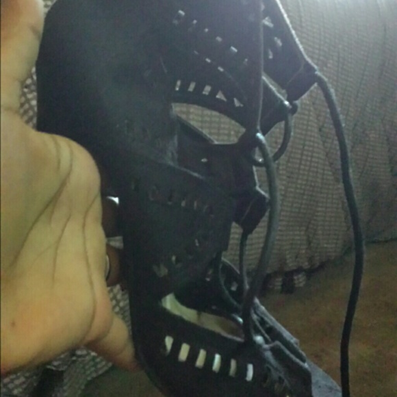 Heels - Picture 2 of 2