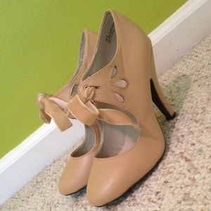 Nude Bow Pumps