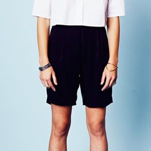 Veda silk short with leather belt