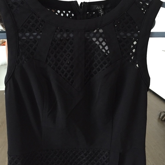 ❤️ VALENTINE’S DAY BLACK DRESS ❤️ - Picture 2 of 3