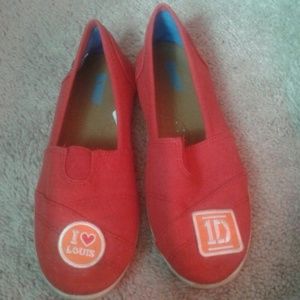 Red Louis Tomlinson shoes