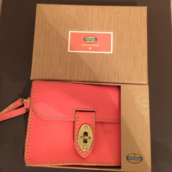 Peach FOSSIL wristlet