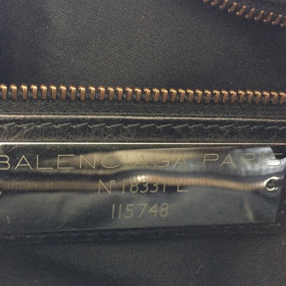 Balenciaga classic city textured leather tote - Picture 3 of 4