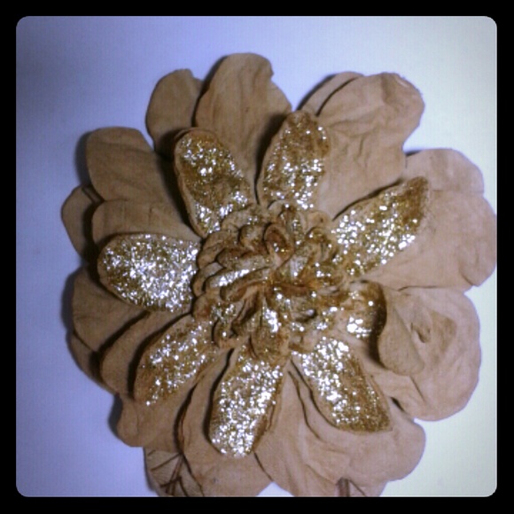 Leather Flower pin and clip - Picture 1 of 2