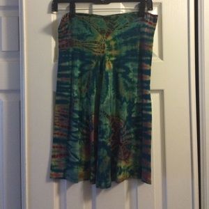 Knee-length tie-dye skirt