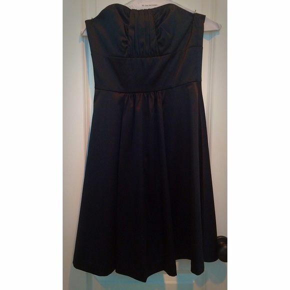 Stunning. Strapless. Silk. LBD - Picture 1 of 2