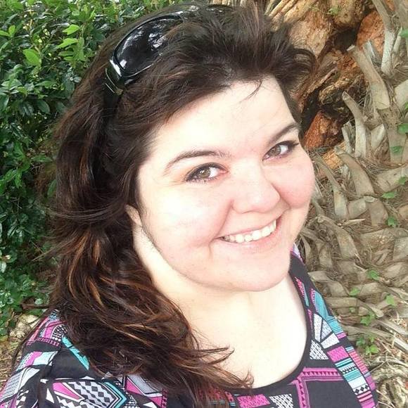 Meet your Posher, Cristy - Picture 1 of 4