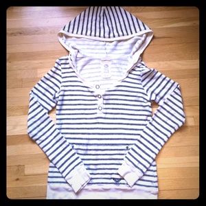 Thin Roxy shirt/hoodie