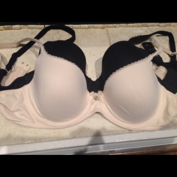 2 Victoria secret bras