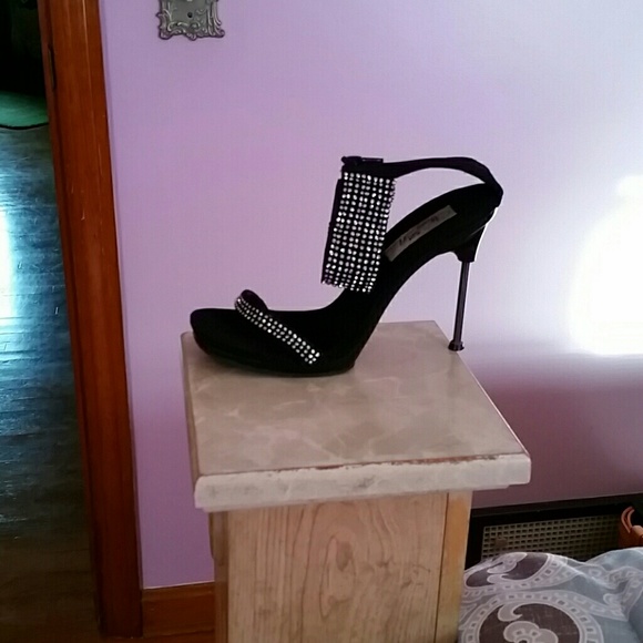 Final Mark Down ~ These are heels!