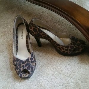 Leopard pumps