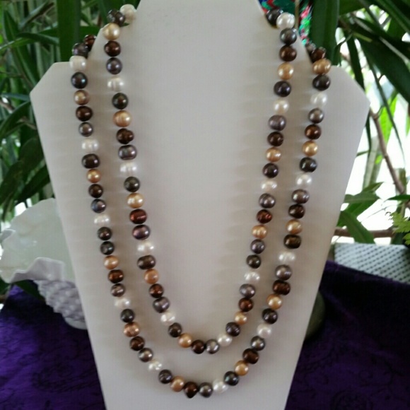 NWOT 10-11mm  multi  color  pearl  necklace.