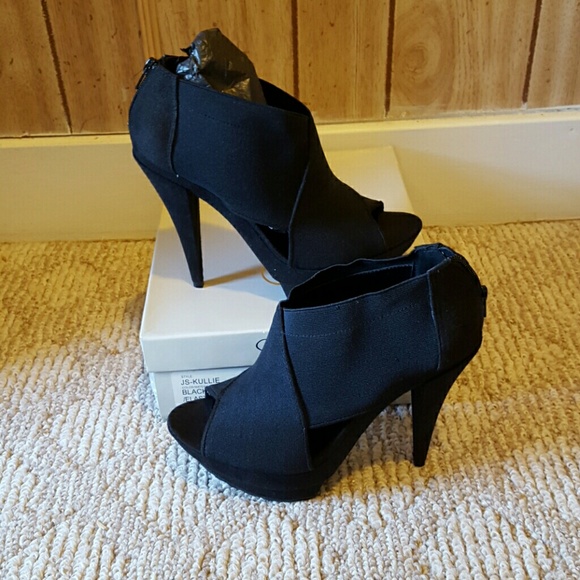 Jessica Simpson Shoes - Jessica Simpson,  black peep toe heels.