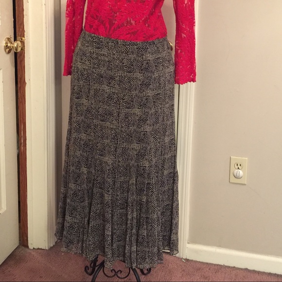 JONES NEW YORK %100 SILK BLACK PRINT SKIRT