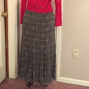 JONES NEW YORK %100 SILK BLACK PRINT SKIRT