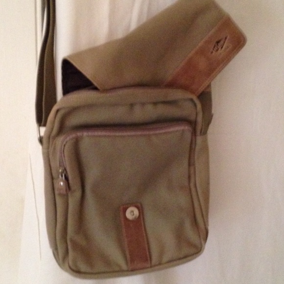A Lee Cooper Original cross the shoulder strap - Picture 3 of 3