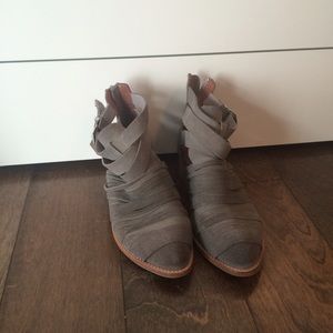 Jeffrey Campbell nuestra booties in grey size 7