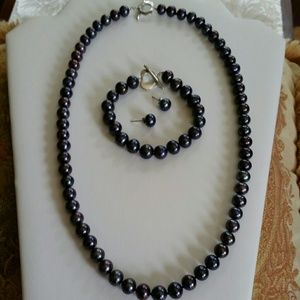 NWOT 9 mm  peacock /black pearl  necklace  set