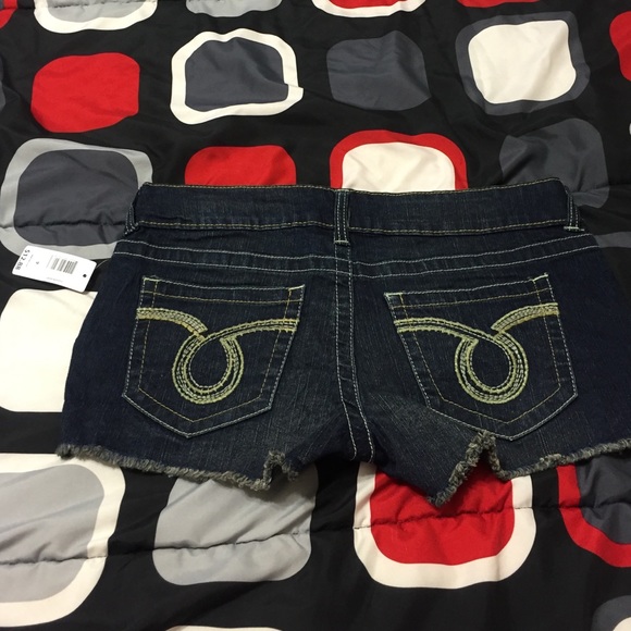 Shorts - Picture 2 of 4