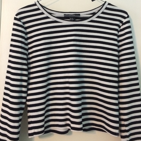 Long sleeve crop top