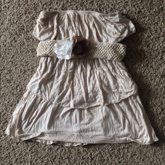 Layered strapless too with flower belt