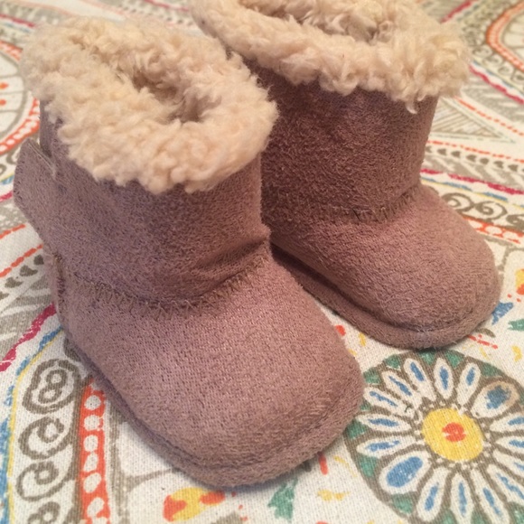 🎀SOLD🎀Newborn Boots💜 - Picture 2 of 3