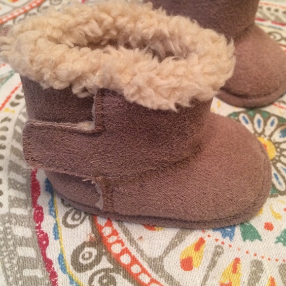 🎀SOLD🎀Newborn Boots💜 - Picture 3 of 3