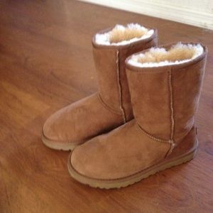 Classic short UGG boots Size 7.