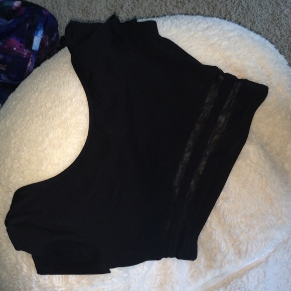 black crop top