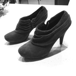 Suade grey charcoal 3-1/2" heel shoes.