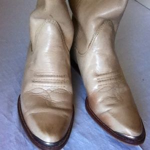 Dingo leather cowgirl boots. Made in Brazil