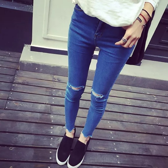 Knee hole distessed jeans