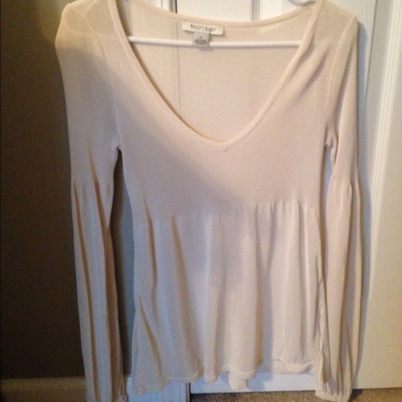 Beautiful white top !