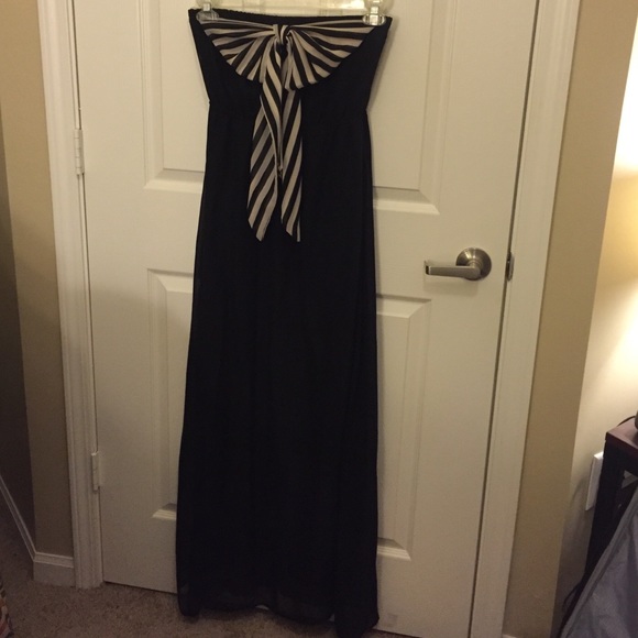 Black maxi with bow