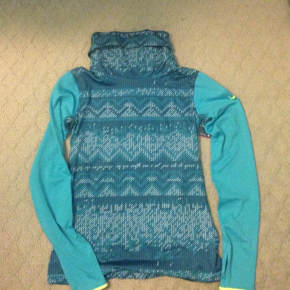 Nike TurtleNeck
